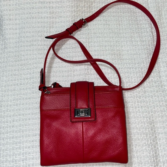 Like new Tignanello Crossbody Turnlock Bag - Picture 1 of 16